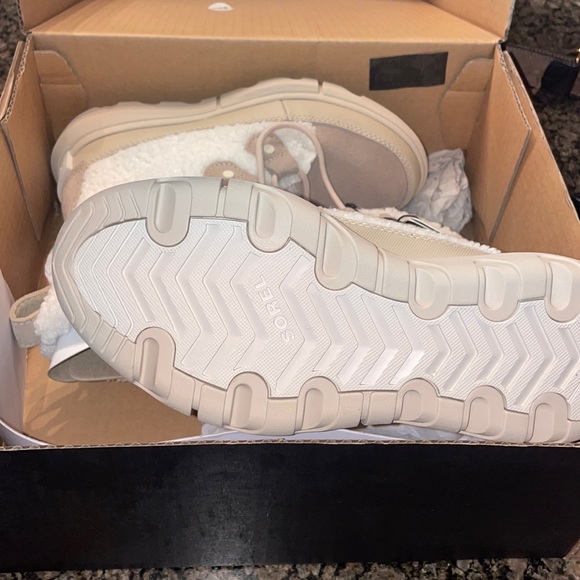 SOREL - Explorer II Joan Insulated Lace-Up Boot - Picture 10 of 10